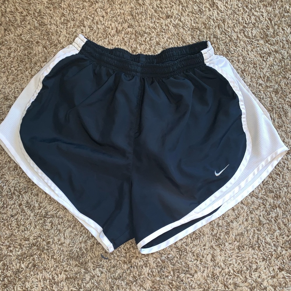 Nike tempo short